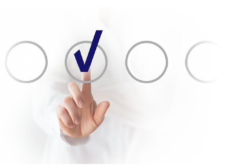 Image d&rsquo;une personne cochant une case avec son doigt sur un &eacute;cran