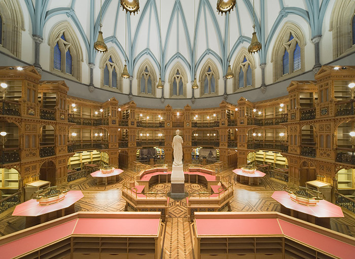 Intérieur de la bibliothèque en 2006