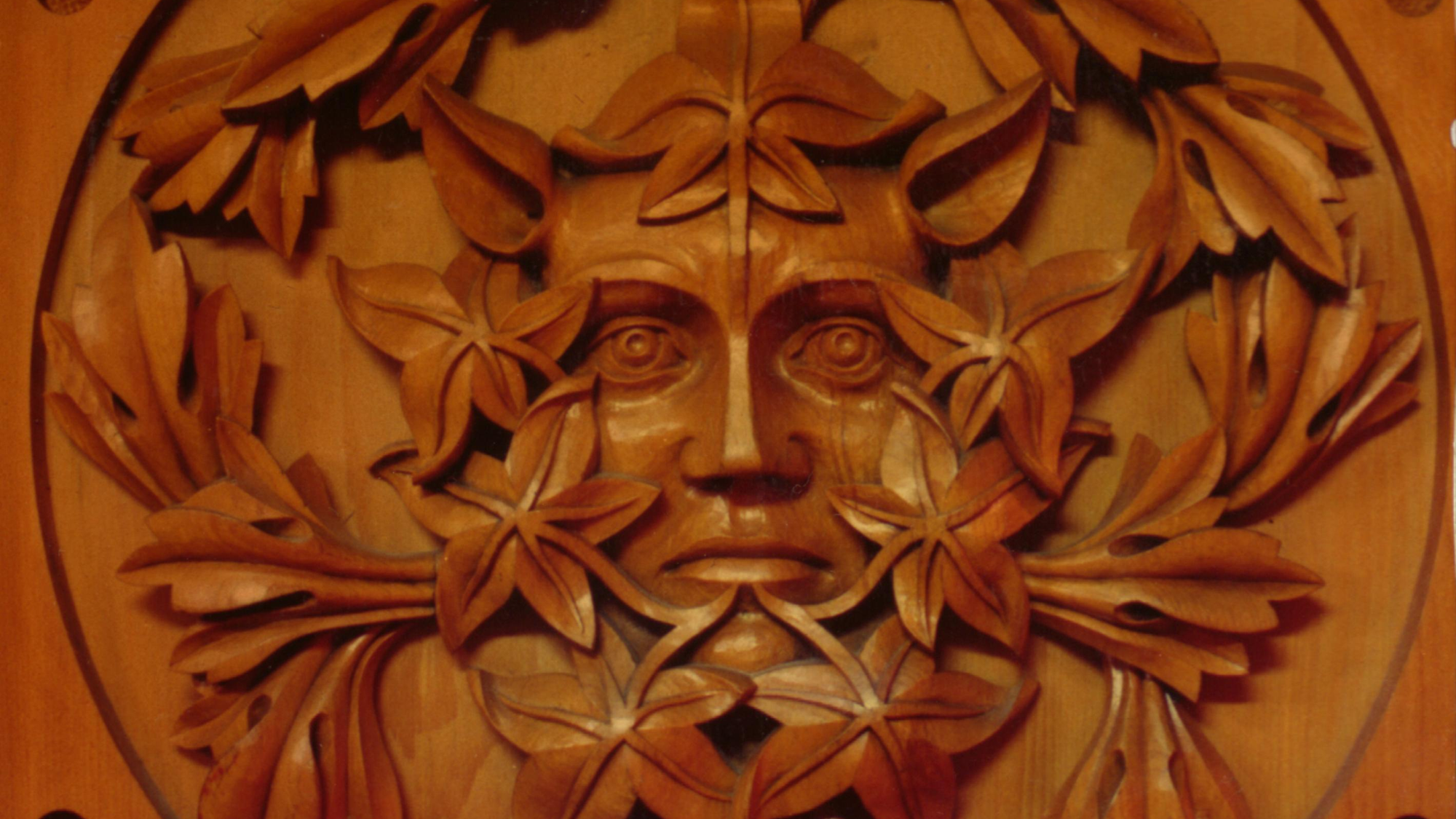 Sculpture en bois à l’intérieur de la Bibliothèque du Parlement.