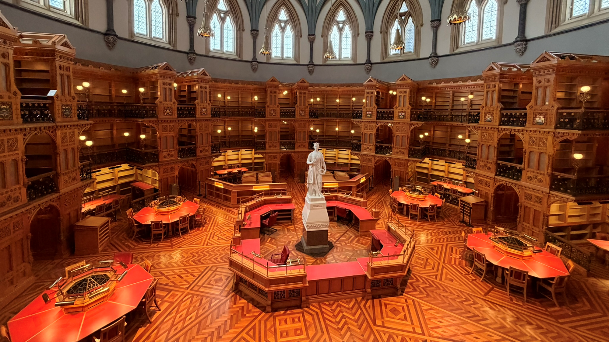 Vue intérieure de la salle de lecture de la Bibliothèque du Parlement, vidée pour la réhabilitation de l’édifice du Centre.