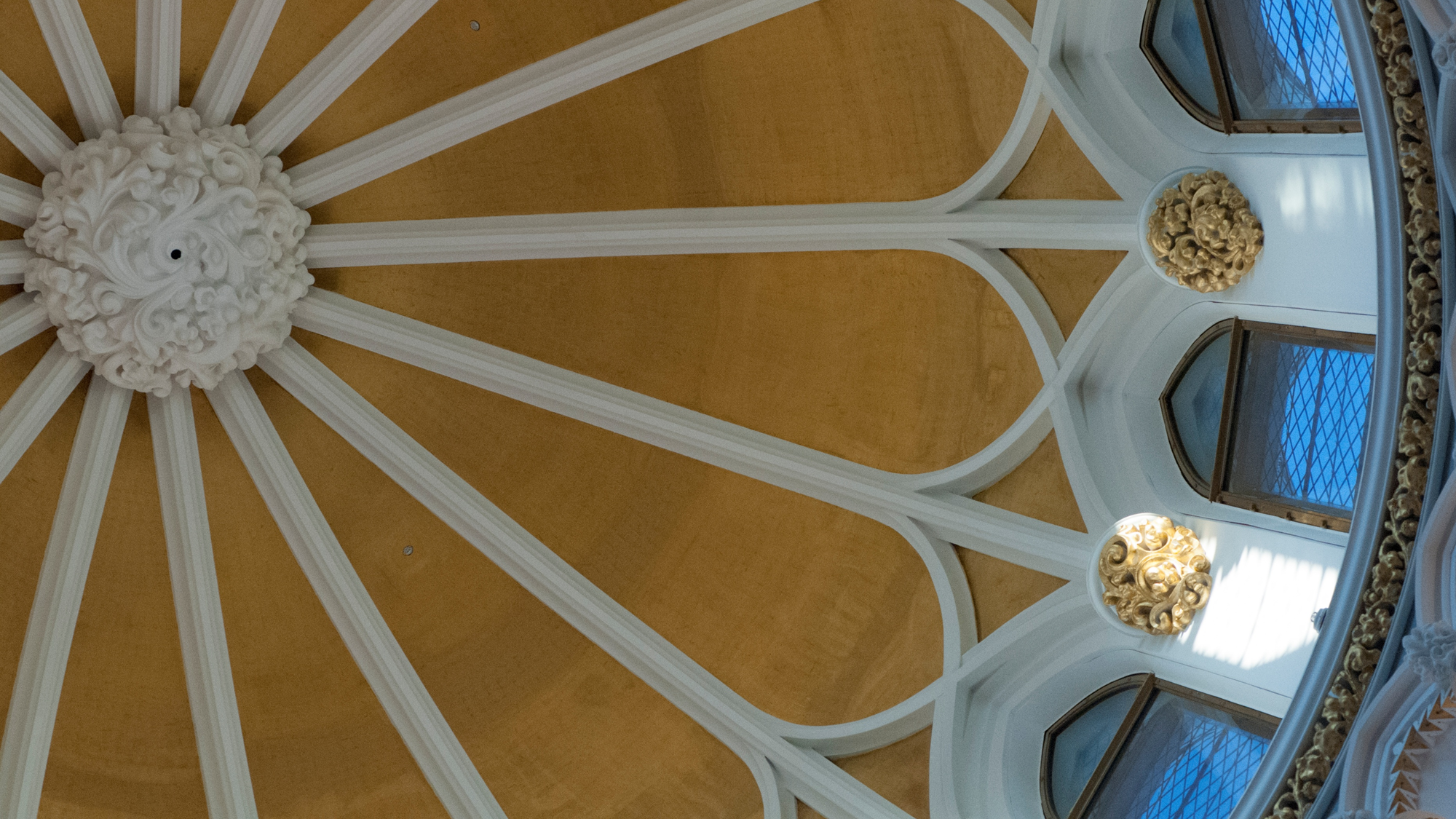 Vue intérieure du dôme de la Bibliothèque du Parlement.